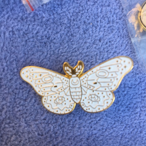 White Moon moth *3 pins for $12 - Picture 1 of 2
